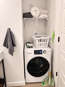 a laundry room with a washer and dryer at Cozy Studio Downtown Detroit in Detroit +5 photos