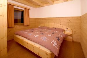 Ένα ή περισσότερα κρεβάτια σε δωμάτιο στο Bio Chalet "Sonne"