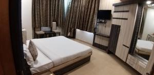 a hotel room with a bed and a desk and chair at hotel neelkamal in Ajmer