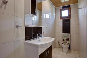 Ein Badezimmer in der Unterkunft Baba Veli Pension