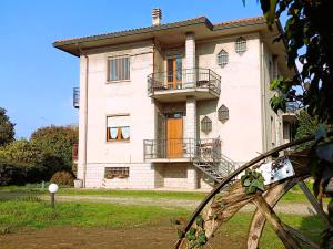 a large building with a staircase in front of it at Casa Bellotta in Suno