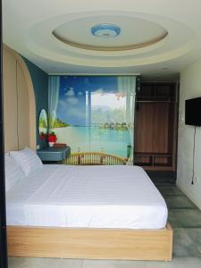 a bedroom with a bed with a view of the ocean at Ruby Homestay in Cam Lâm