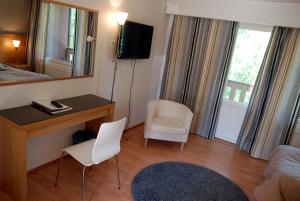 TV a/nebo společenská místnost v ubytování Revontuli Resort Rooms