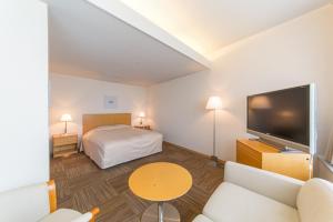 Postel nebo postele na pokoji v ubytování Hotel Landmark Wakayama