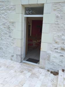 an entrance to a building with a stone wall at Maison Coeur Nature pres du zoo beauval in Châtillon-sur-Cher