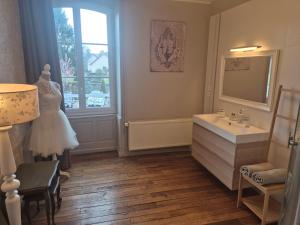a dress on a mannequin in a bathroom at La Bâtisse de Bromont in Bromont-Lamothe +36 photos