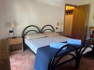 a bedroom with a bed and a table and chairs at Casa Miravalle Mountain Apartments in Enguiso
