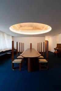 a room with a table and chairs and a ceiling at koti hakone（コティ箱根） in Hakone