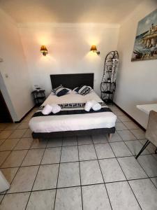 a bedroom with a bed and a tub in it at Hôtel Restaurant le Bellevue in Propriano