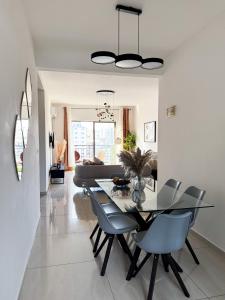 a dining room and living room with a table and chairs at Résidence Uria in Libreville