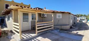 a small house with a door and a porch at Mission Relax 4 in Lampedusa