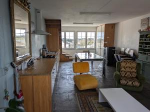 a kitchen and living room with a table and chairs at L'Atelier du Tailleur à 5 mn du Puy du Fou in Chambretaud