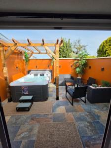 a view of a patio with a hot tub at Le Baiser Doré in Sainte-Marie-aux-Chênes