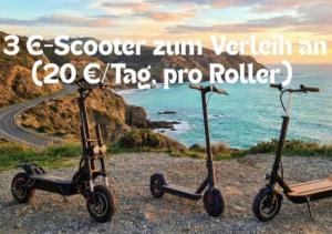 two scooters parked on the side of a road at Wellness -Residenz Ehrhardt Urlaub mit Pool und Garten Ferienwohnung im Herzen von Halberstadt in Halberstadt