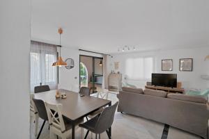 a living room with a table and a couch at Casa Mar & Golf in San Luis de Sabinillas