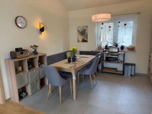 a kitchen and dining room with a table and chairs at Ferienhaus Senzig Waldesruh in Königs Wusterhausen