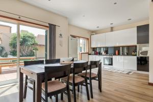 a kitchen and dining room with a table and chairs at Mindelo Beach House in Vila Chã +24 photos