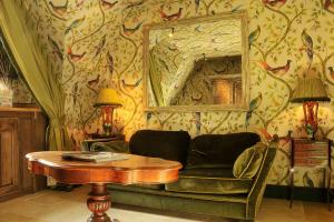 Posezení v ubytování Exclusive Suites The Secret Garden