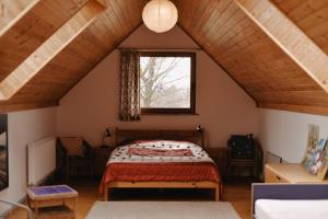 a bedroom with a bed and a window at Domek gdzie śpią żurawie in Szymbark