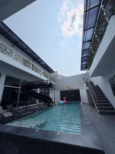 a swimming pool in the middle of a building at The Lion King Villa in Ban Na