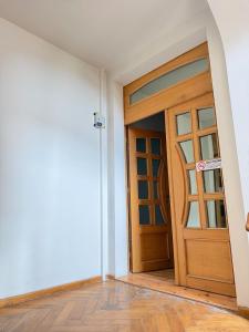 an empty room with a door with a sign on it at UNESCO Loft House 24h Tarnowskie Góry Rynek 5 min in Tarnowskie Góry