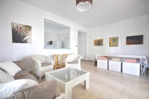 Televízia a/alebo spoločenská miestnosť v ubytovaní Houm Villa Plaza Arosa