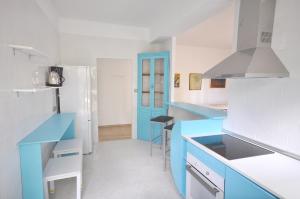 Kuchyňa alebo kuchynka v ubytovaní Houm Villa Plaza Arosa