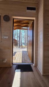 an open door of a cabin with a wooden floor at LAZY DAYS domek nr 26 w Borsku in Borsk