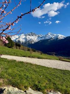 a view of a mountain range with snow covered mountains at Le Crystalia in Prabert +2 photos