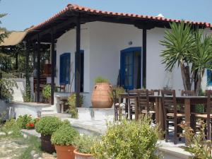 Gallery image of Skites Hotel Bungalows in Ouranoupoli