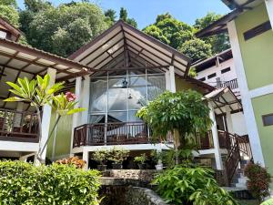 an external view of a building with aidium at JungleRiverHouse & JungleRiverResort in Bukit Lawang