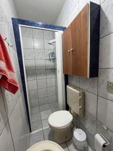 a small bathroom with a toilet and a shower at Suite Familia A1 in Pomerode +6 photos