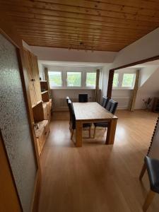 a dining room with a table and chairs at Ferienwohnung Stephinsky in Bad Münstereifel