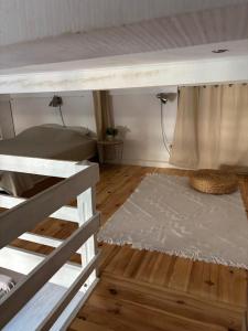 a room with a bunk bed and a wooden floor at Appartement centre de Cassis in Cassis