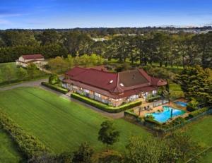 an aerial view of a large house with a swimming pool at Peninsula Farm Stay in Somerville