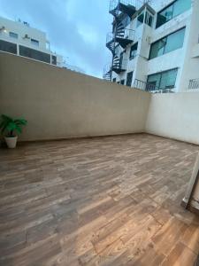 a room with a wooden floor and a wall at studio neuf calme et propre in Casablanca