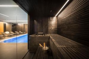 Der Swimmingpool an oder in der Nähe von Hotel Vinotel Gospoja