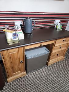 a desk with a coffee mug on top of it at Spalite Hotel in Gloucester