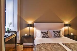 a hotel room with a bed and two lamps at Lisbon Five Stars Apartments São Paulo 55 in Lisbon