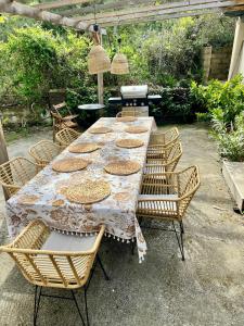 a table with rattan chairs and a tableasteryasteryasteryasteryasteryasteryastery at Villa Depiros Corfu in Lefkimmi