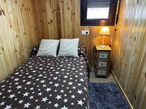 a room with a bed in a wooden room at La Buhardilla del Cielo in Villahermosa del Río +12 photos