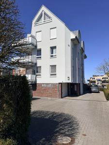 a large white building on a street at Duhner Leuchturm, Ferienwohnung DL02 in Cuxhaven