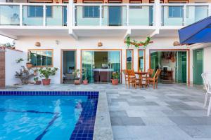 an image of a house with a swimming pool and a patio at Casa de temporada Âncora dos Sonhos Pirenópolis Goiás in Pirenópolis
