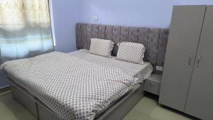 a bed with two pillows on it in a room at Hotel Veerjeet Resorts in Doda