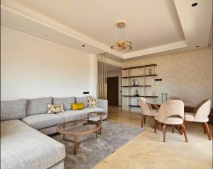 a living room with a couch and a table at Apartment Modern zeganrif in Segangane