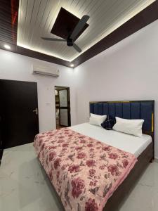 a bedroom with a large bed with a red blanket at Suryavanshi Guest House in Ayodhya