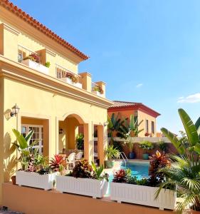 a house with a swimming pool in front of it at Villa Chayofa in Chayofa