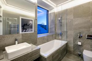 Phòng tắm tại Pytloun Imperial Design Suites