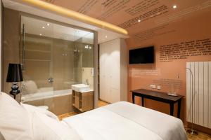 Phòng tắm tại Pytloun Imperial Design Suites