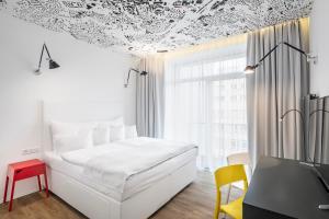 Giường trong phòng chung tại Pytloun Imperial Design Suites